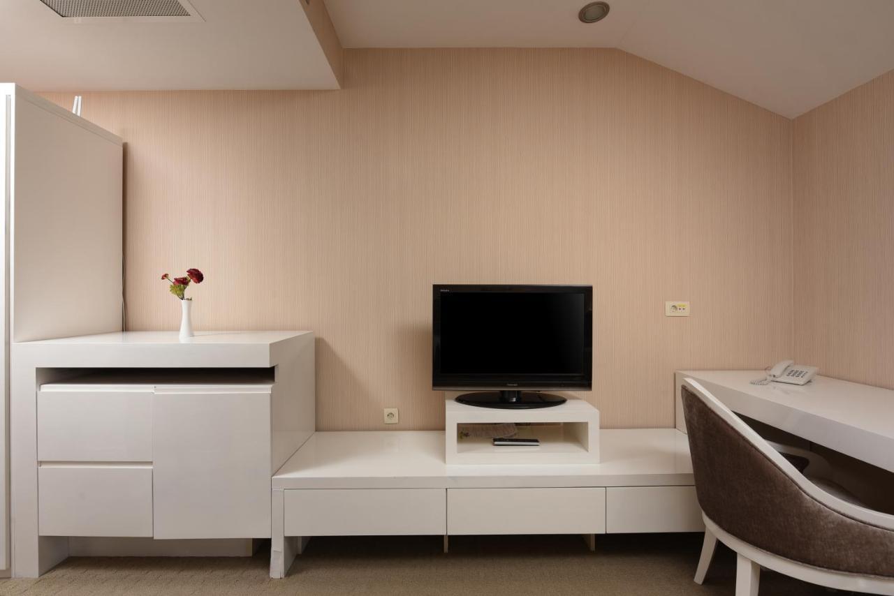 פג Family Hotel Zane מראה חיצוני תמונה